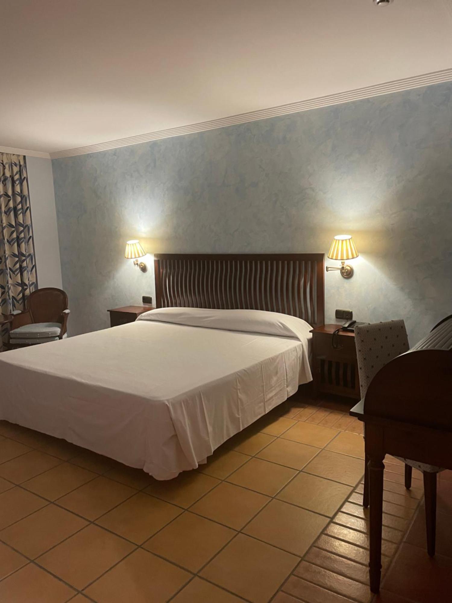 Hospedium Hotel Dona Mafalda De Castilla Plasencia Exterior foto